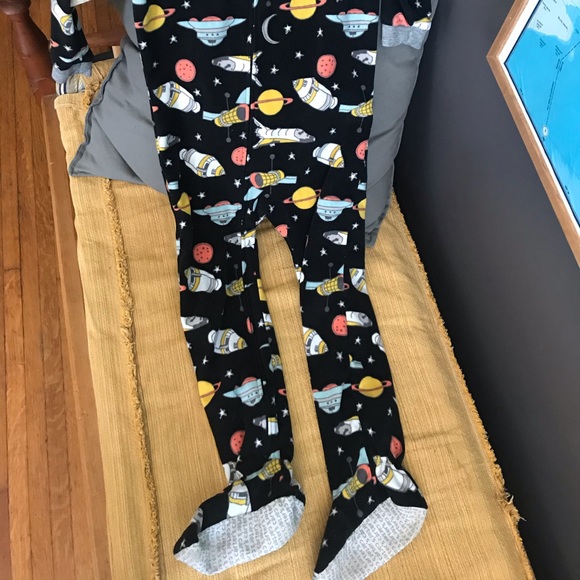 Carter’s footie pjs - Picture 2 of 3